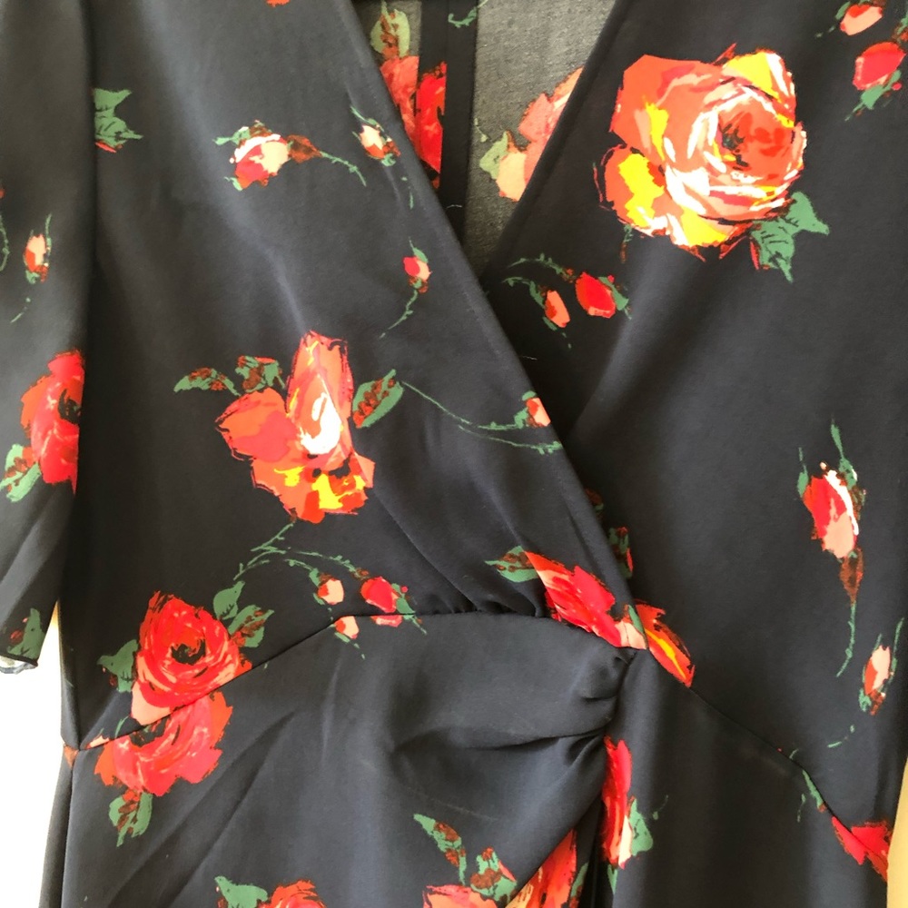 Aritzia faux wrap dress - Picture 4 of 9
